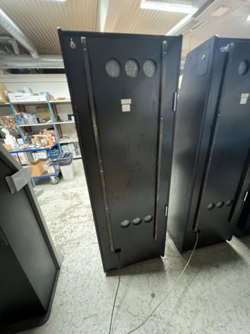 895430-4 Orion Big Indian Chief V2 takes new banknotes