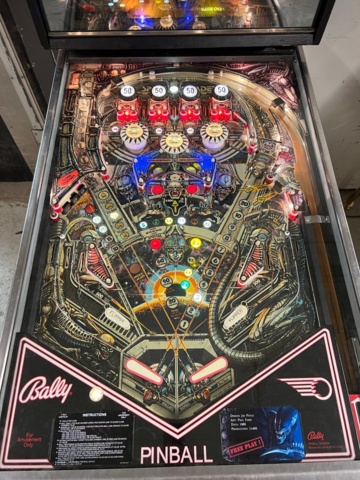 895431-6 Pinball game Bally Space Invaders -1980