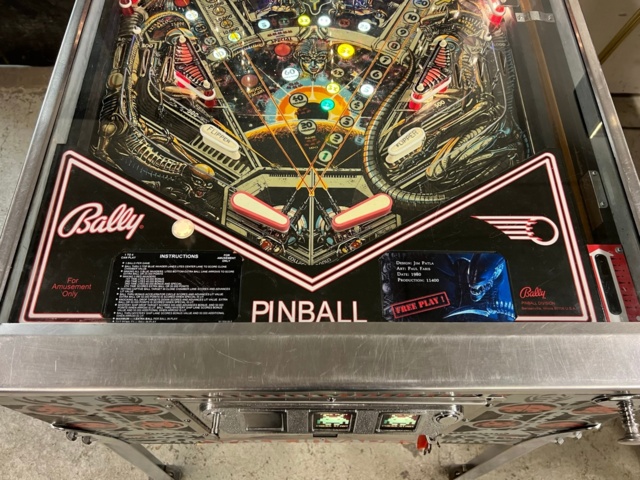 895431-7 Pinball game Bally Space Invaders -1980