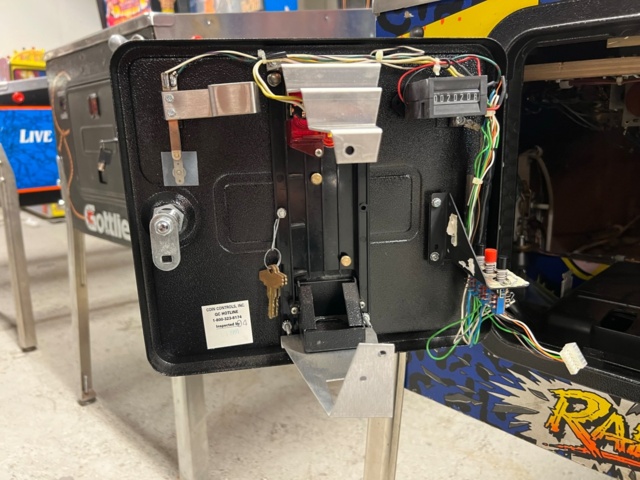 895436-13 Pinball game Bally Radical! -1990