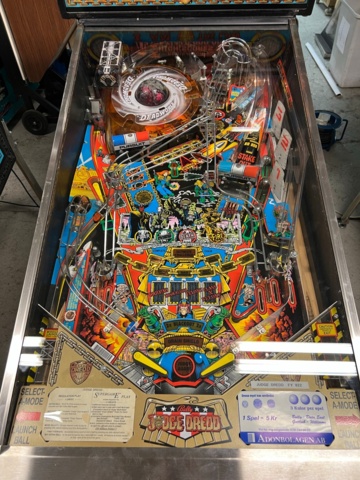 895440-5 Pinball Bally Judge Dredd -1993