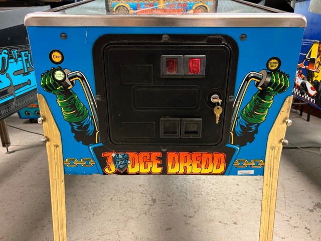 895440-12 Pinball Bally Judge Dredd -1993