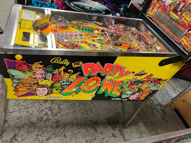 895444-4 Pinball Game Bally Party Zone -1991