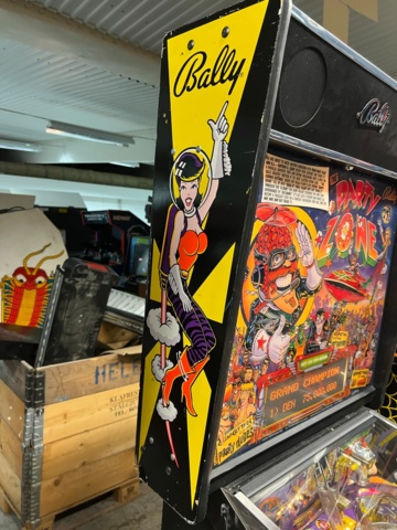 895444-6 Pinball Game Bally Party Zone -1991