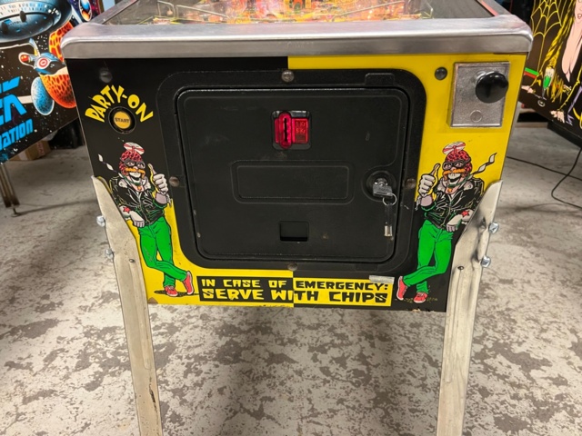 895444-16 Pinball Game Bally Party Zone -1991