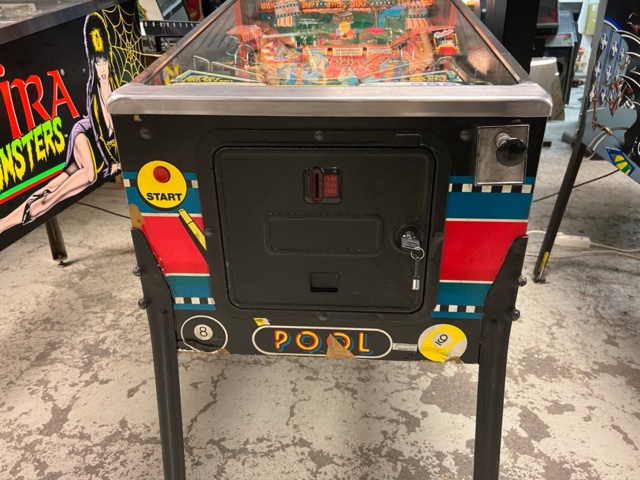 895446-12 Pinball Bally Pool Shark -1990