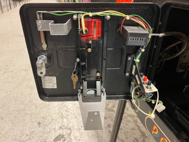 895446-15 Pinball Bally Pool Shark -1990