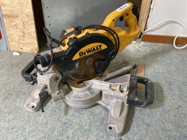 912392-1 Cut / saw DeWalt