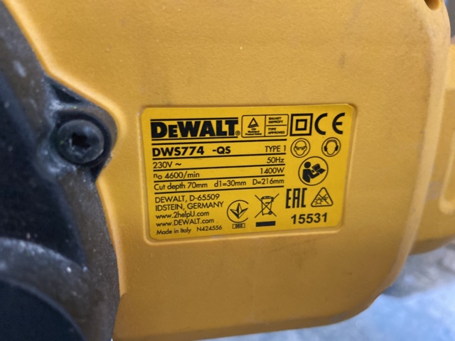912392-4 Cut / saw DeWalt
