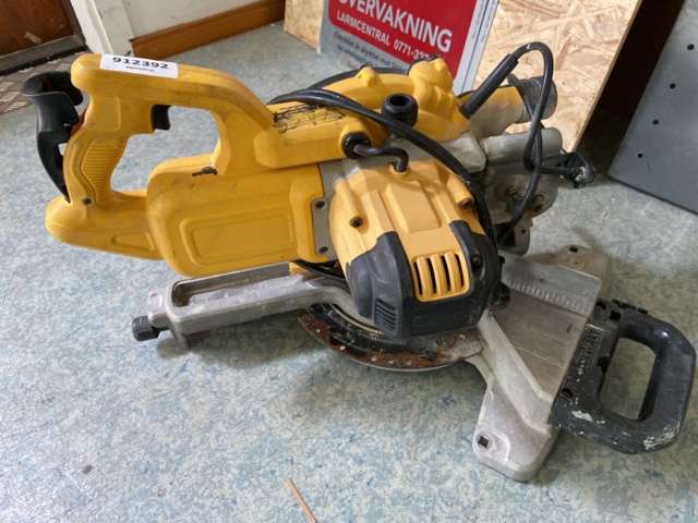 912392-2 Cut / saw DeWalt