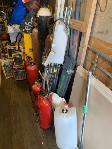 916596-1 Fire extinguisher 8 pcs, power stations, construction fans 9 pcs