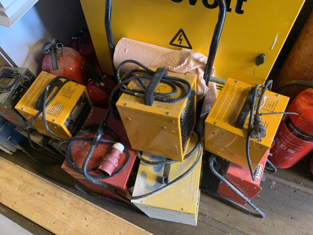 916596-4 Fire extinguisher 8 pcs, power stations, construction fans 9 pcs