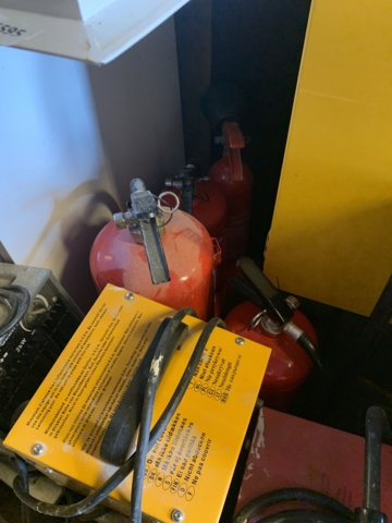 916596-5 Fire extinguisher 8 pcs, power stations, construction fans 9 pcs