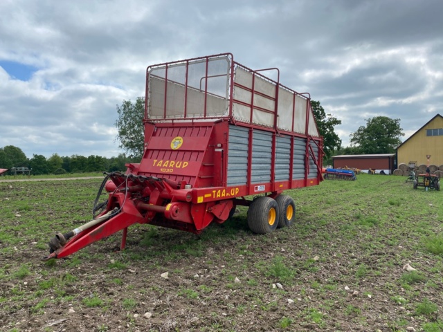 833999-3 Cutting truck Taarup 1030