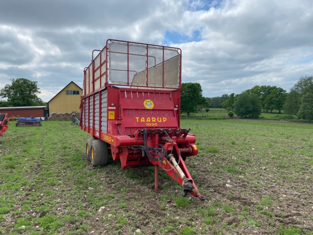 833999-4 Cutting truck Taarup 1030