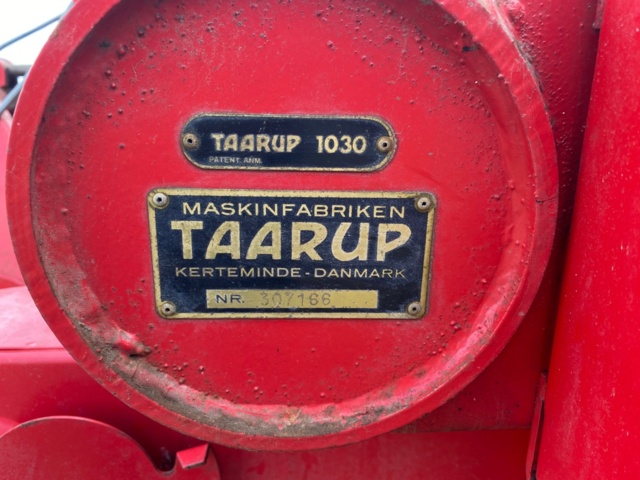 833999-10 Cutting truck Taarup 1030