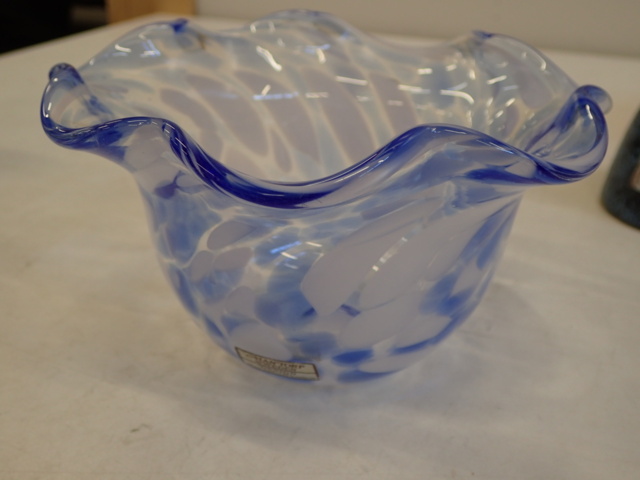 861794-2 Figurine & bowls