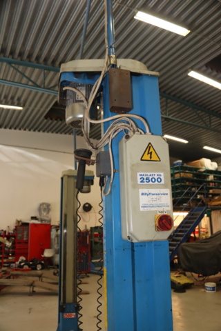 919154-7 2- pillar lift 2.5 tons