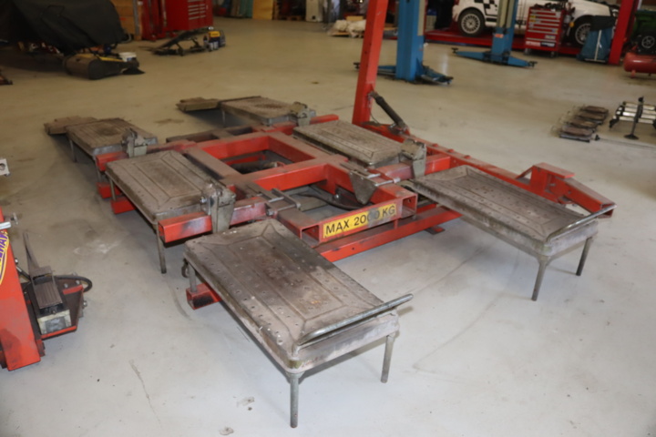 919155-8 Straight bench Autorobot, 2 tons lifting capacity