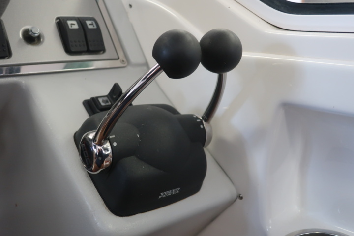 918559-25 Nimbus 300 R, 2x Volvo Penta KAD 300