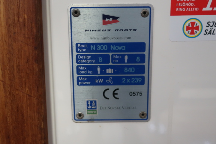 918559-32 Nimbus 300 R, 2x Volvo Penta KAD 300