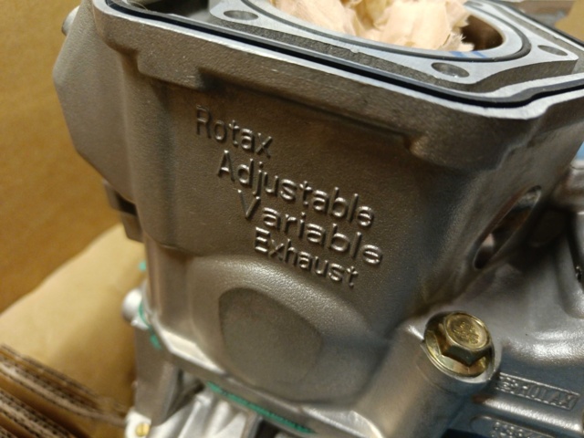 887518-7 New Rotax snowmobile engine