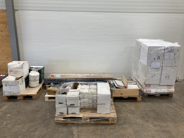 918233-1 Assortment of building materials (ventilation hoods, roof steps, rails and sills, etc.)