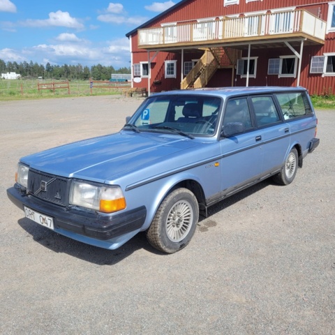 824732-1 Volvo 245 2.3 - 1989