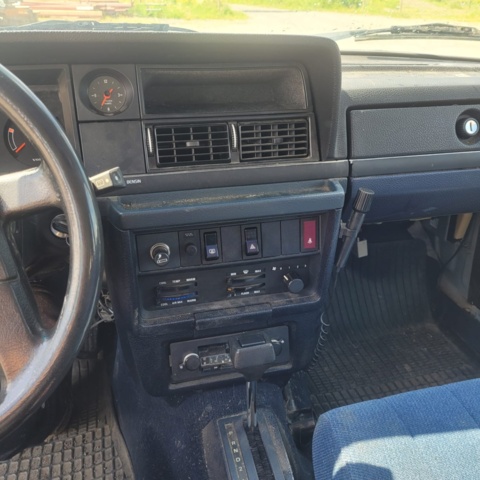 824732-15 Volvo 245 2.3 - 1989