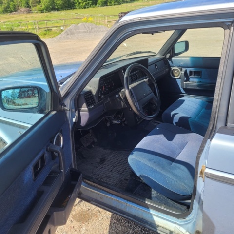 824732-19 Volvo 245 2.3 - 1989