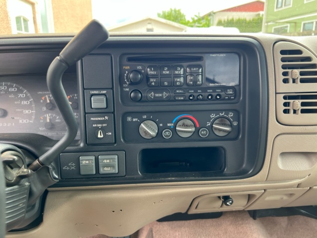 895668-32 Chevrolet Silverado K1500 Single Cab 5.7 V8 4WD - 1997