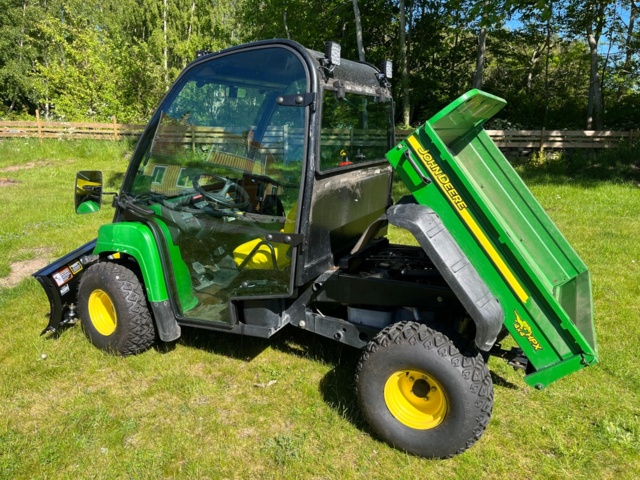 886760-4 John Deere Gator HPX 4x4 diesel with plow & K-trolley