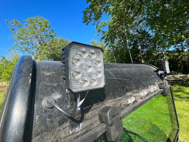 886760-18 John Deere Gator HPX 4x4 diesel with plow & K-trolley