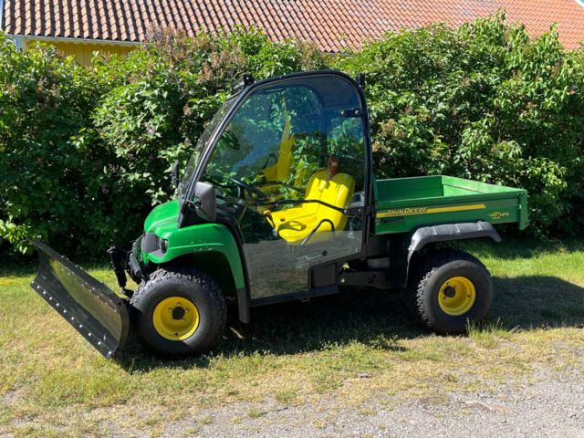 886760-24 John Deere Gator HPX 4x4 diesel with plow & K-trolley