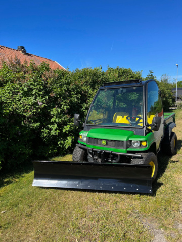 886760-25 John Deere Gator HPX 4x4 diesel with plow & K-trolley
