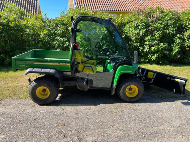 886760-27 John Deere Gator HPX 4x4 diesel with plow & K-trolley