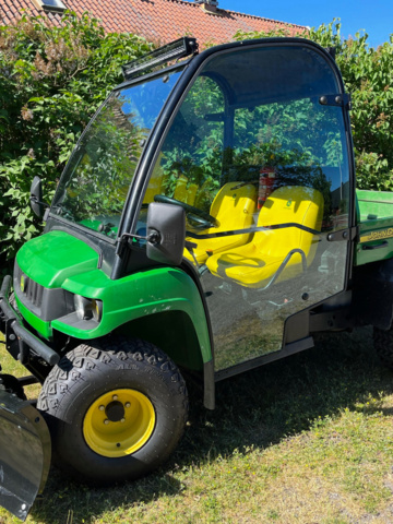 886760-28 John Deere Gator HPX 4x4 diesel with plow & K-trolley
