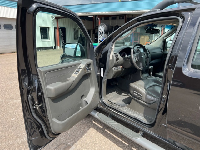 895674-27 Nissan Navara Double Cab 2.5 dCi 4x4 - 2008