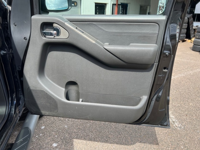 895674-41 Nissan Navara Double Cab 2.5 dCi 4x4 - 2008