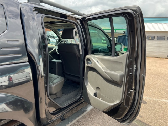 895674-44 Nissan Navara Double Cab 2.5 dCi 4x4 - 2008