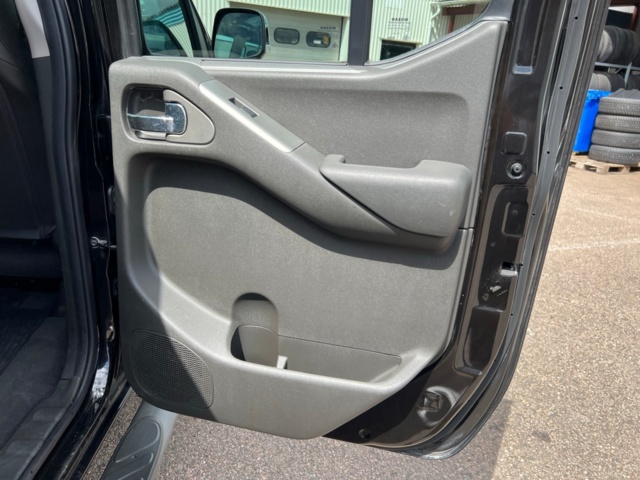 895674-45 Nissan Navara Double Cab 2.5 dCi 4x4 - 2008