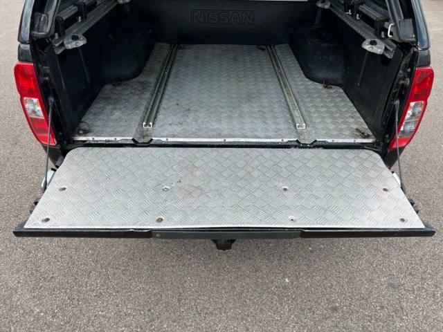 895674-51 Nissan Navara Double Cab 2.5 dCi 4x4 - 2008