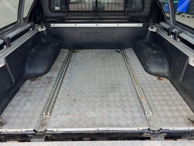 895674-52 Nissan Navara Double Cab 2.5 dCi 4x4 - 2008