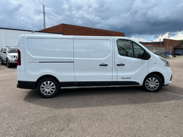 895679-6 Renault Trafic Van 2.7h 1.6 dCi - 2016