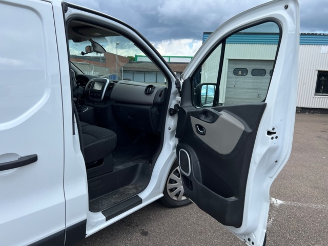 895679-32 Renault Trafic Van 2.7h 1.6 dCi - 2016