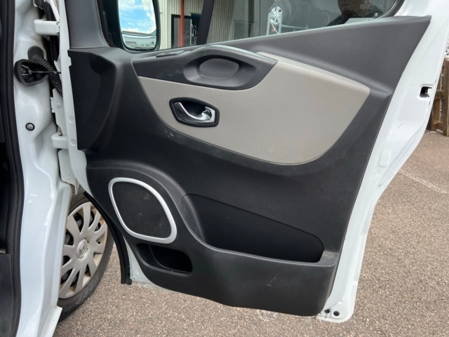 895679-33 Renault Trafic Van 2.7h 1.6 dCi - 2016