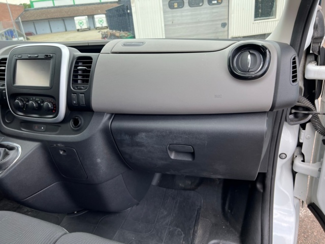 895679-35 Renault Trafic Van 2.7h 1.6 dCi - 2016