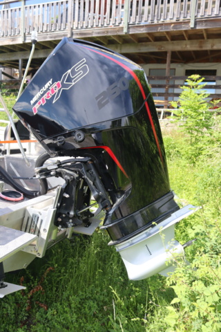 922247-9 Silver Eagle BRX with Mercury V8 Pro XS 250 Hp