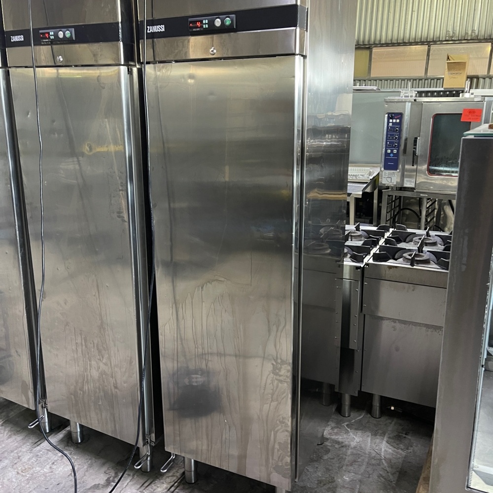 481149-1 Zanussi restaurant refrigerator, lighting. Tested, works
