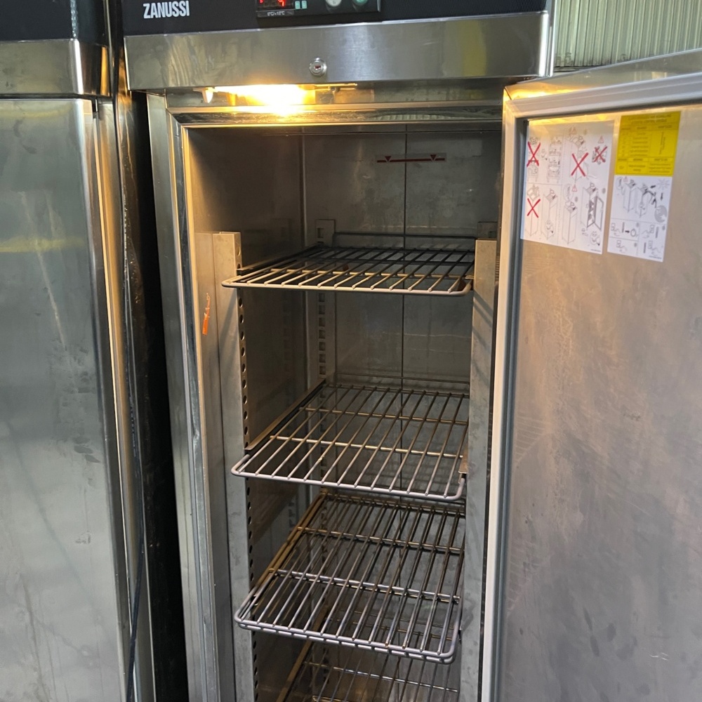 481149-2 Zanussi restaurant refrigerator, lighting. Tested, works